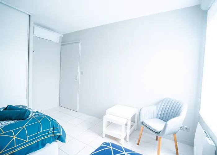 Parking Securise -climatise-piscine-terrasse-am *